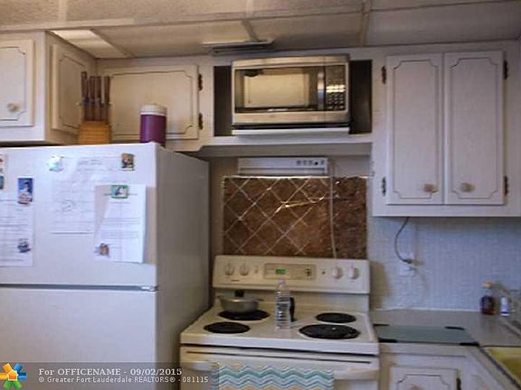 4th image of 2940 NE 203rd St APT C108