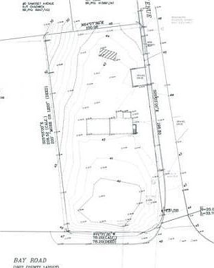 2nd image of 500 Bay Rd