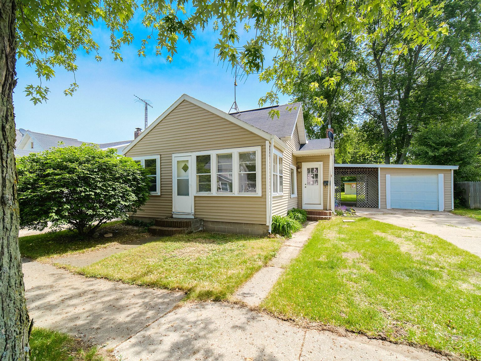 376 Maple St, Shelby, MI 49455 | Zillow