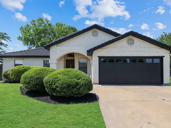 10432 Morning Dew St, Fort Worth, TX 76108