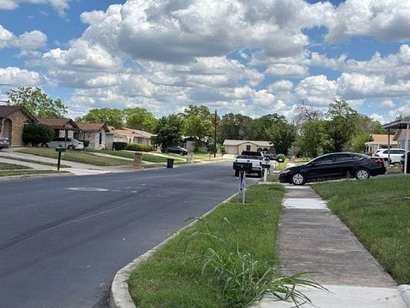 Exterior Neighborhood (street photo)
