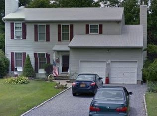 189 High Meadow Ln, Riverhead, NY 11901