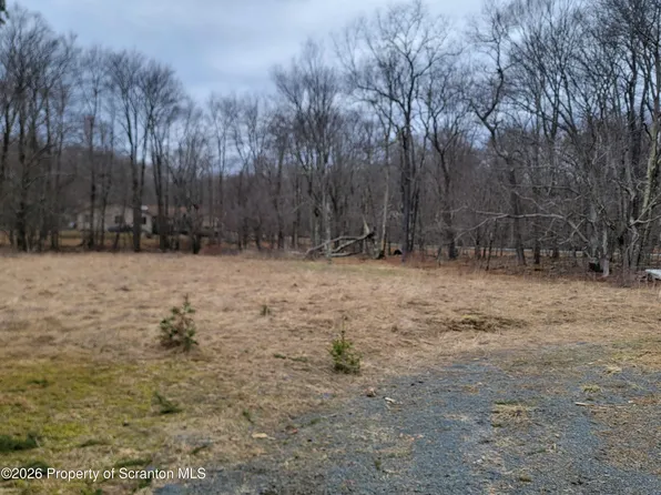 59 Coleman Ct, Gouldsboro, PA 18424