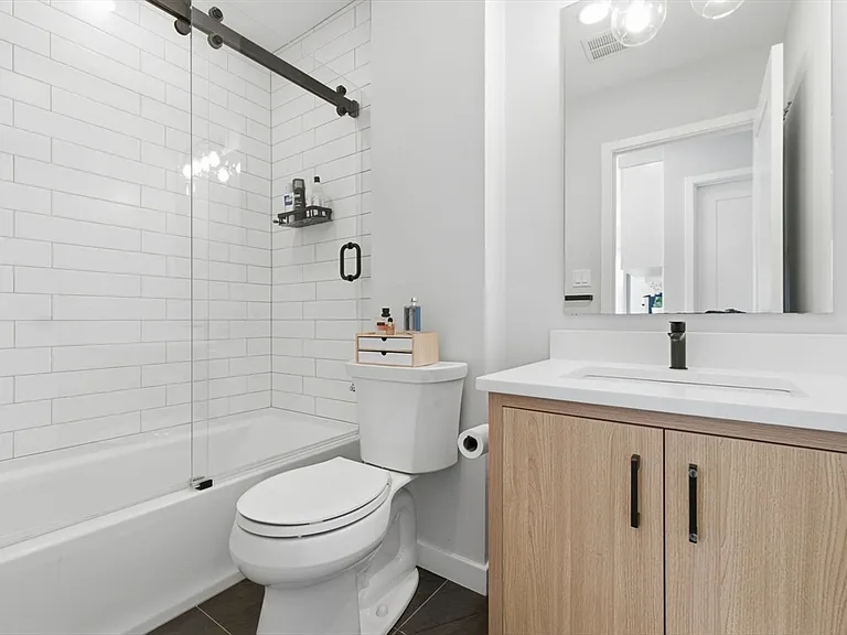 457 W Broadway #506 — Photo 21