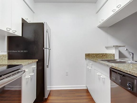 3rd image of 1751 N Bayshore Dr #10G