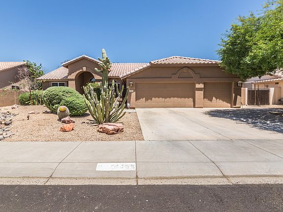 2nd image of 13352 W Alvarado Dr