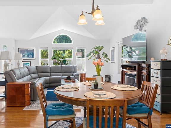 5th image of 607 Glenbrook Cir