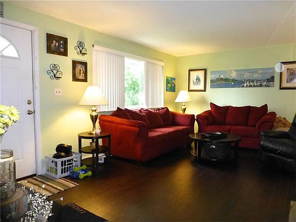 3rd image of 133 Saint Rose Pl
