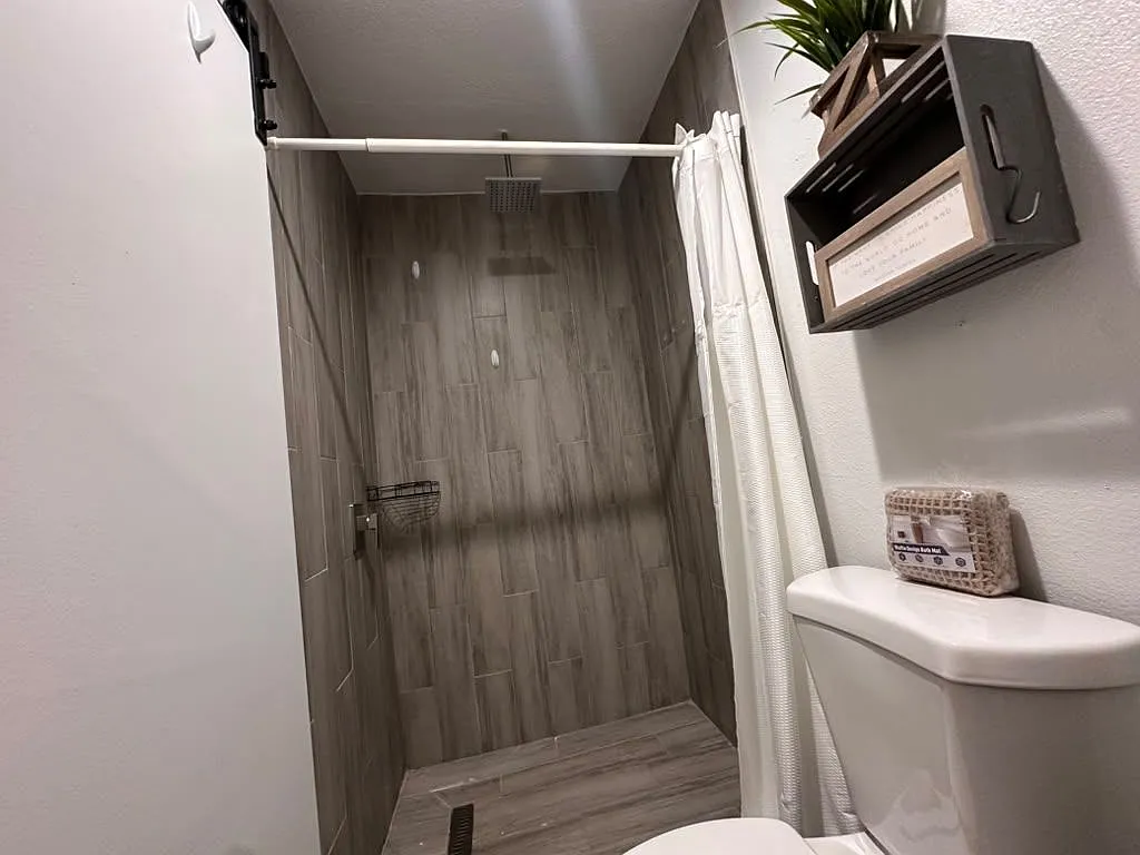 1 bed, 1.0 bath, 100 sqft, $1,000 — Photo 3