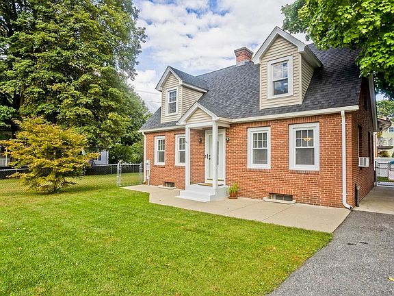 2nd image of 54 Mero St