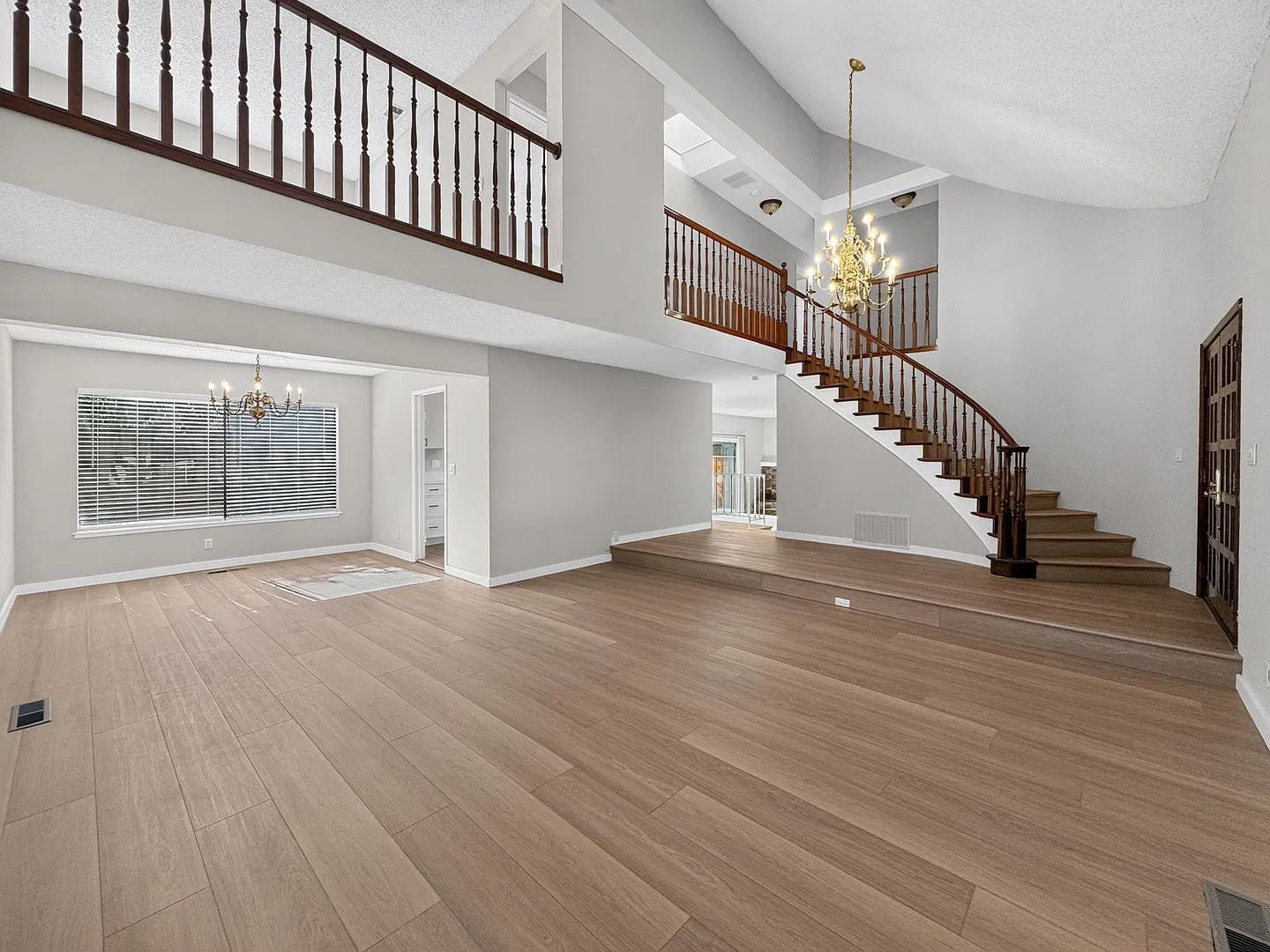 Spectacular Two-story with Four Bedrooms PLUS Spacious Loft Located in Walnut Green community wit... — Photo 4