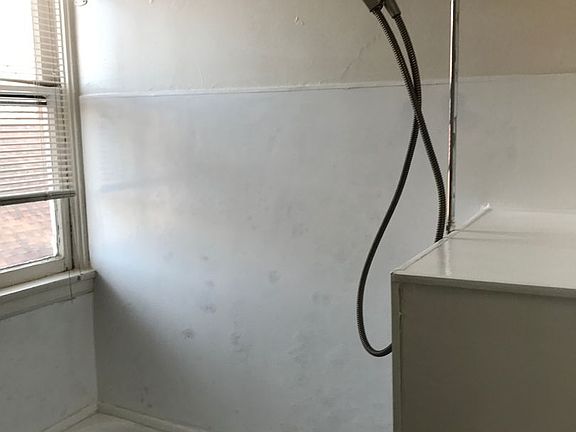 3rd image of 1300 Race St APT 5