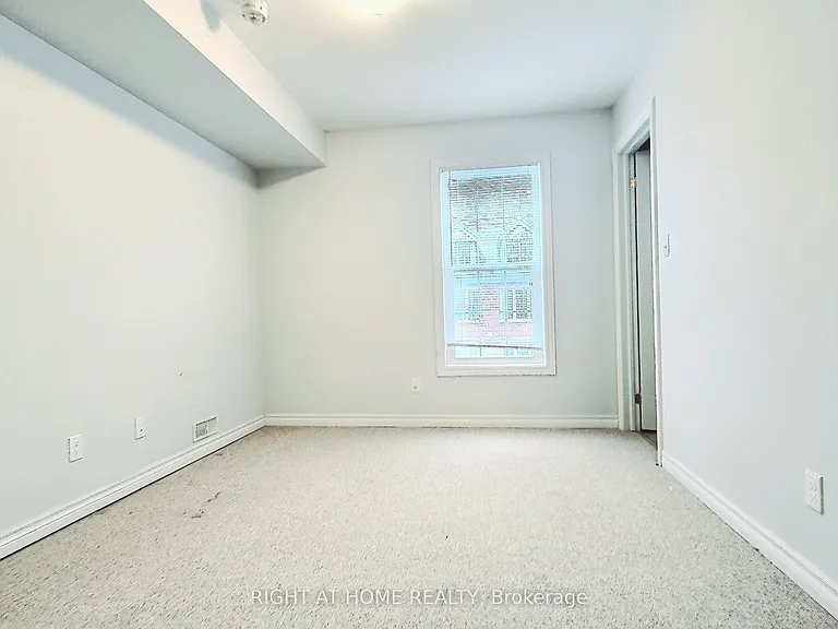 246 Penetanguishene Rd #1 — Photo 5