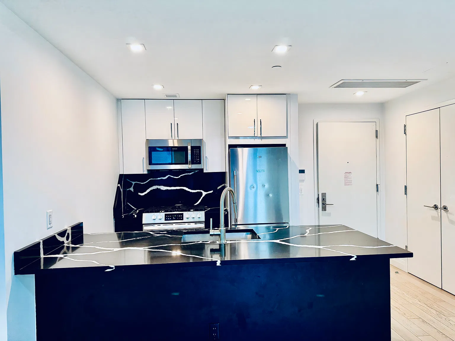 3128 Henry Hudson Parkway East — Photo 1