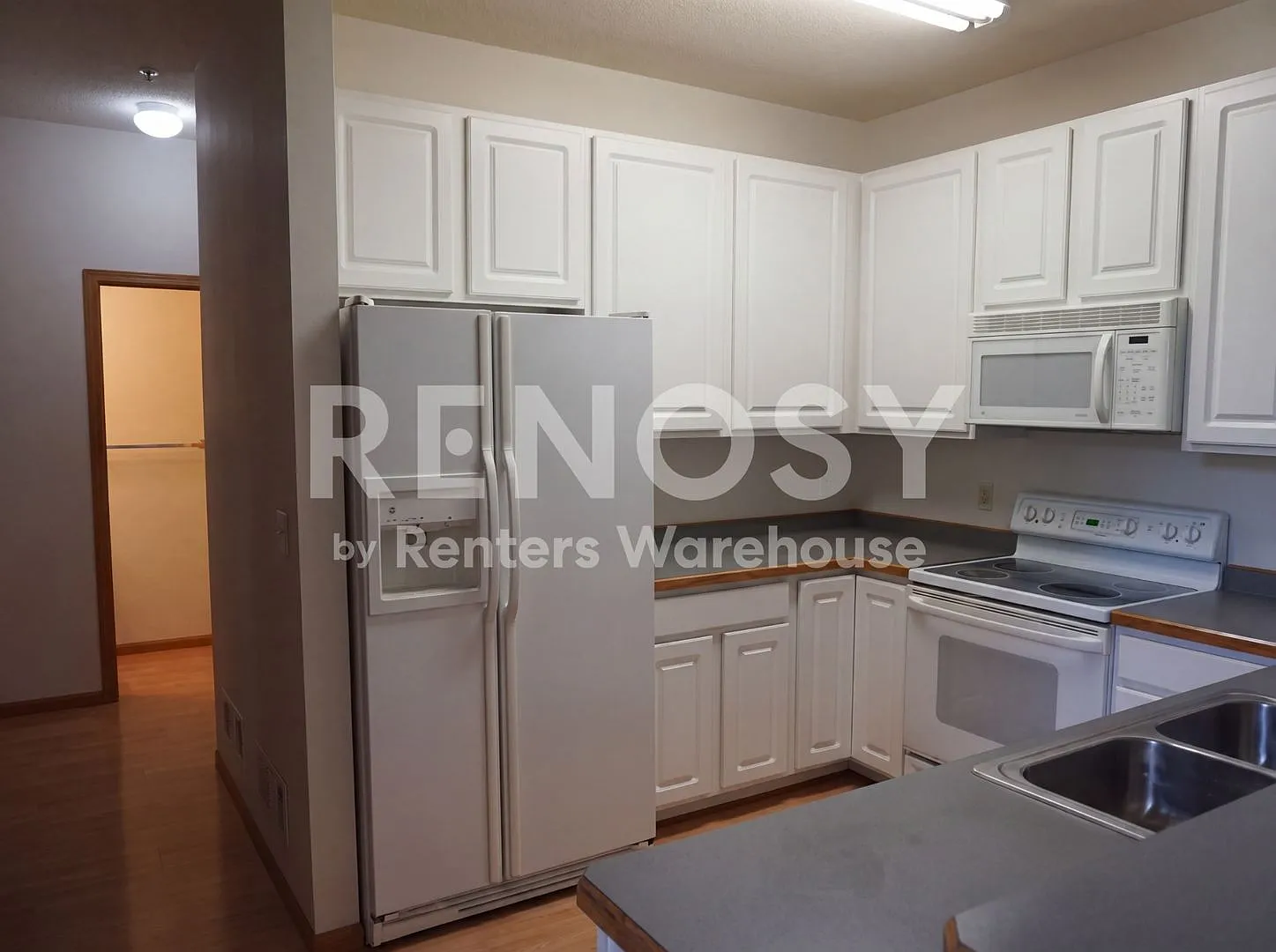 Available Now 2 Bedroom 1.5 Bath Townhouse (End Unit) in Minnetonka — Photo 4
