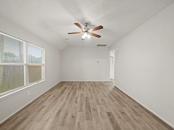 4th image of 1918 Nichole Woods Dr