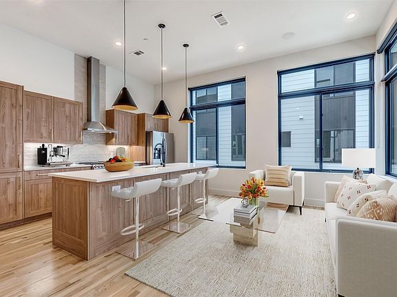 2nd image of 5609 Live Oak St #501