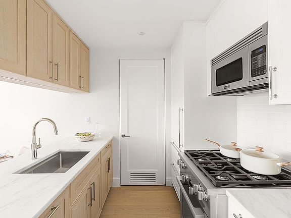 4th image of 400 E 84th St APT 8D