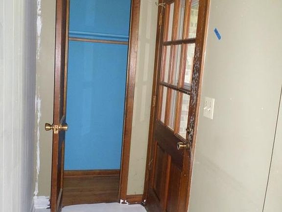 4th image of 1200 S 30th St