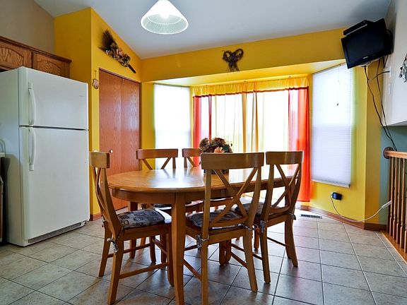 5th image of 7506 Burshire Dr