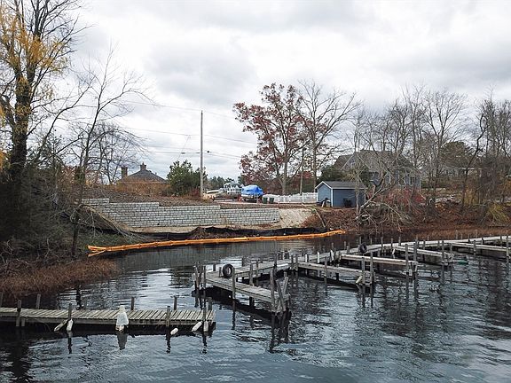 3rd image of 13 S Point Rd