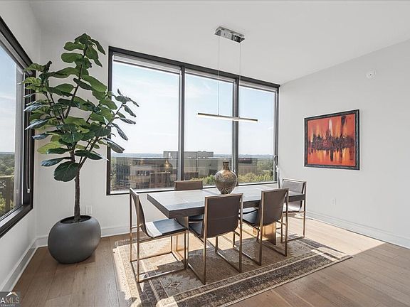 4th image of 2828 Peachtree Rd NW APT 1002