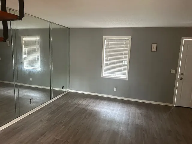 3853 Parklane Dr — Photo 5