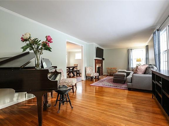 4th image of 6 Farmview Ln