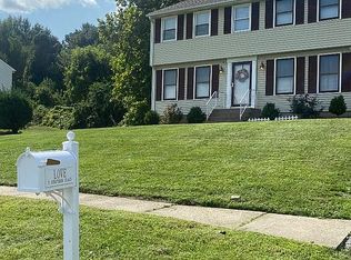 3 Jonathan Pl, Bloomfield, CT 06002