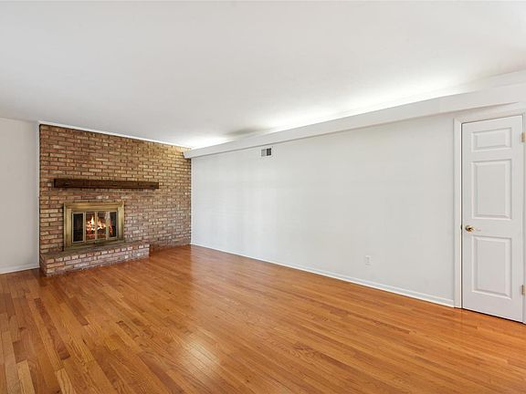 3rd image of 7625 Fort Henry Dr
