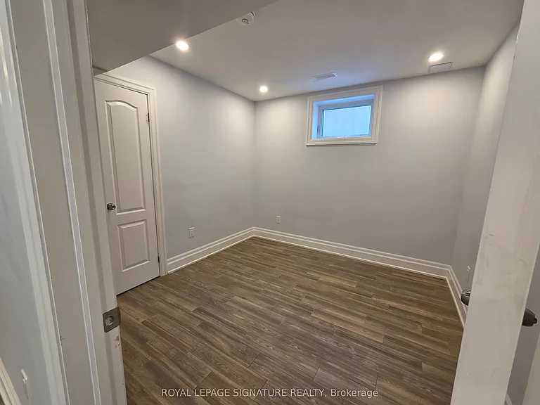 33 Ingleside Dr #LOWER — Photo 6