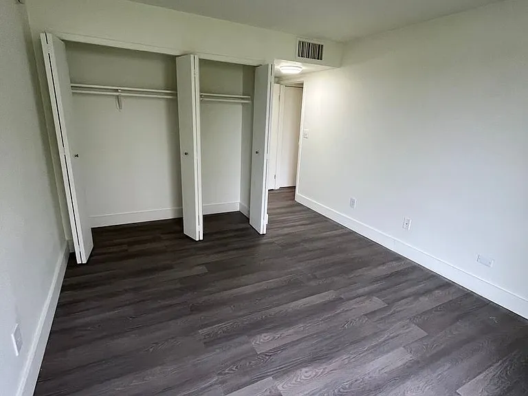 Sycamore Place Apartments — Photo 63