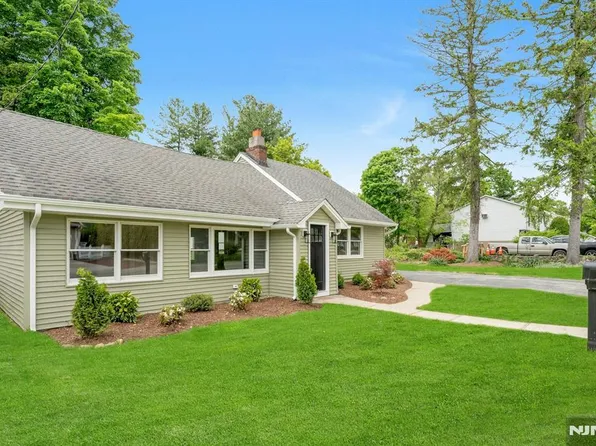 38 Lakeview Ave, Ringwood, NJ 07456