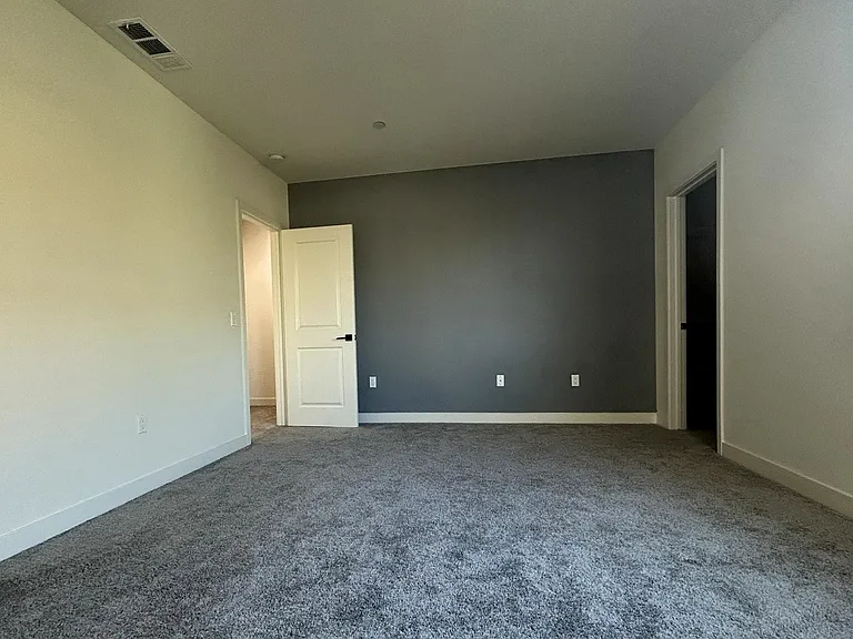 8425 Telegraph Rd — Photo 33
