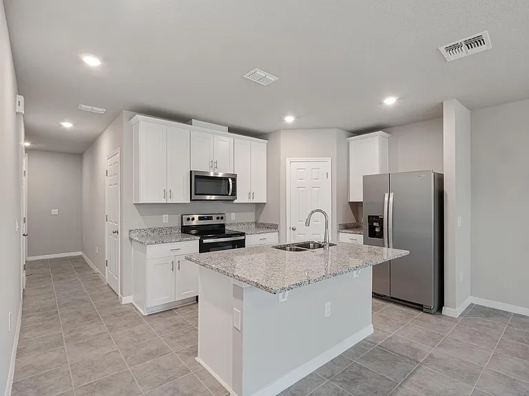 658 Legacy Loop — Photo 9