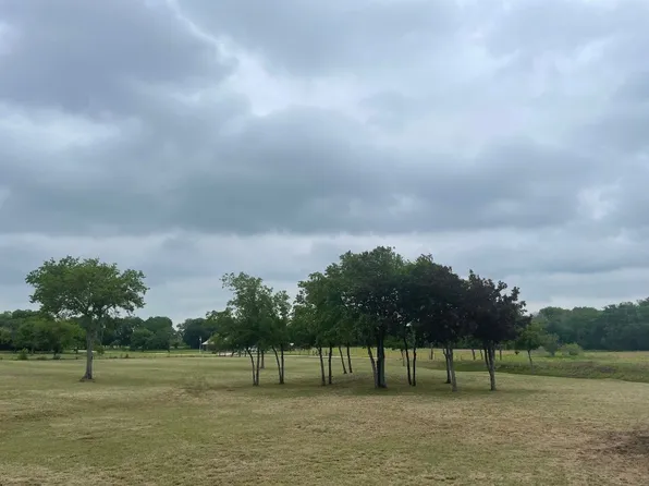 131 Creekwood Dr, Blum, TX 76627