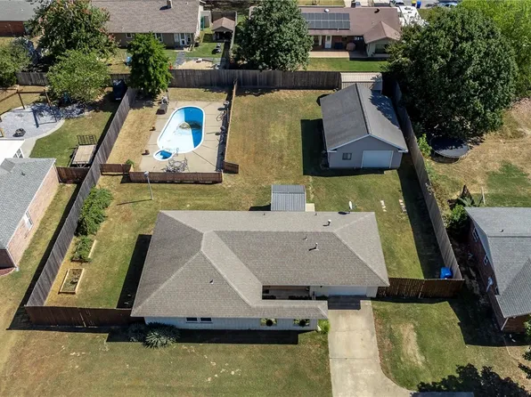 521 Concord St, Lowell, AR 72745