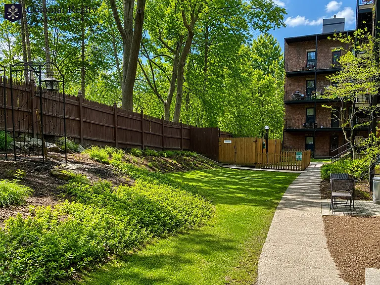 1880 Commonwealth Ave #12 — Photo 21