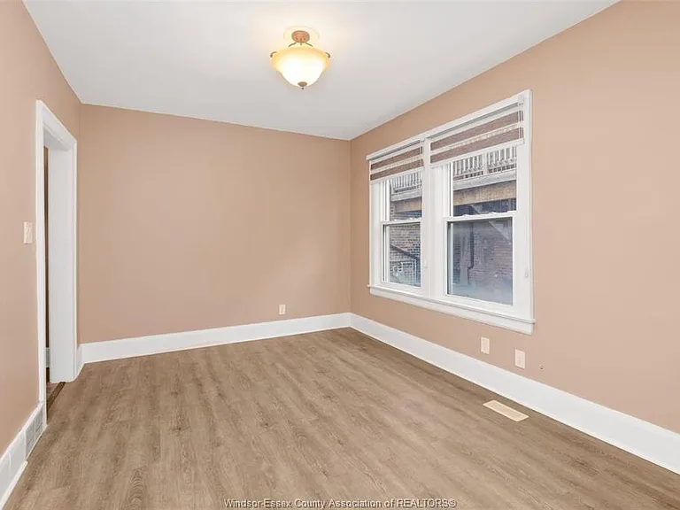 1292 Chilver Rd — Photo 5