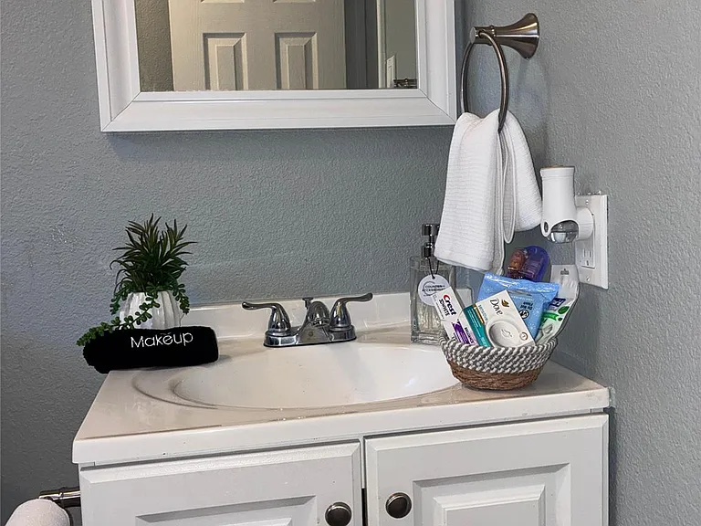 7910 Hawk Park — Photo 3