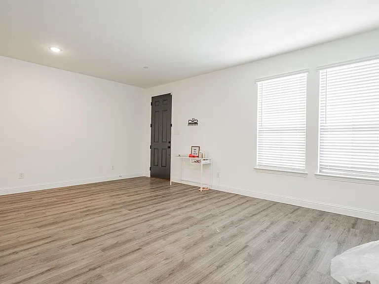 537 Parkside Dr — Photo 12