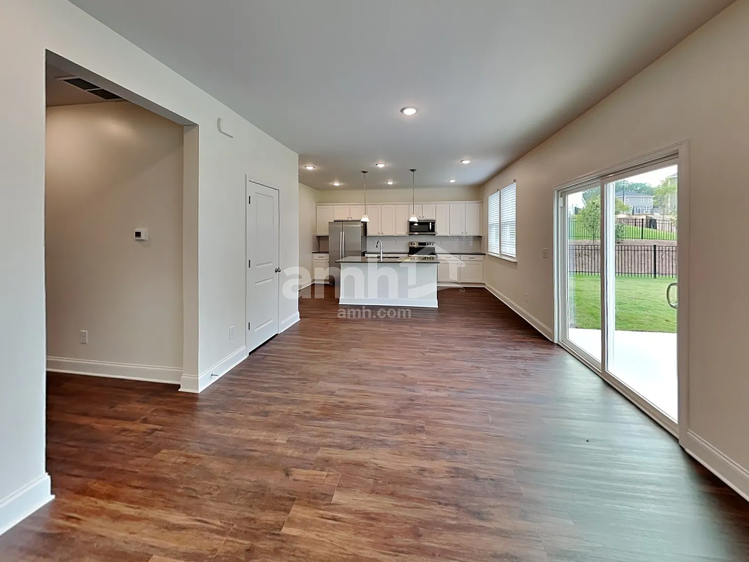 3 bed, 2.5 bath, 1895 sqft, $2,530 — Photo 4