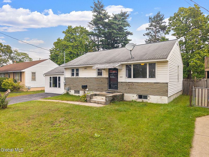 2nd image of 1405 Lawn Avenue