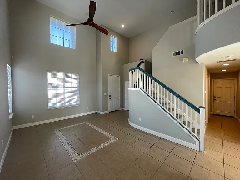 730 Sunlight Dr — Photo 12