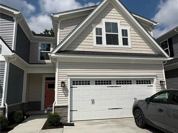 2090 Striper Ct, Carrollton, VA 23314