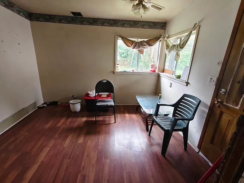 5 bed, 1.5 bath, 130 sqft, $400 — Photo 3