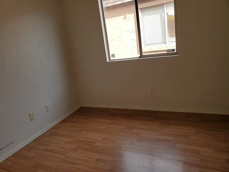 5321 S 10th Ave — Photo 5