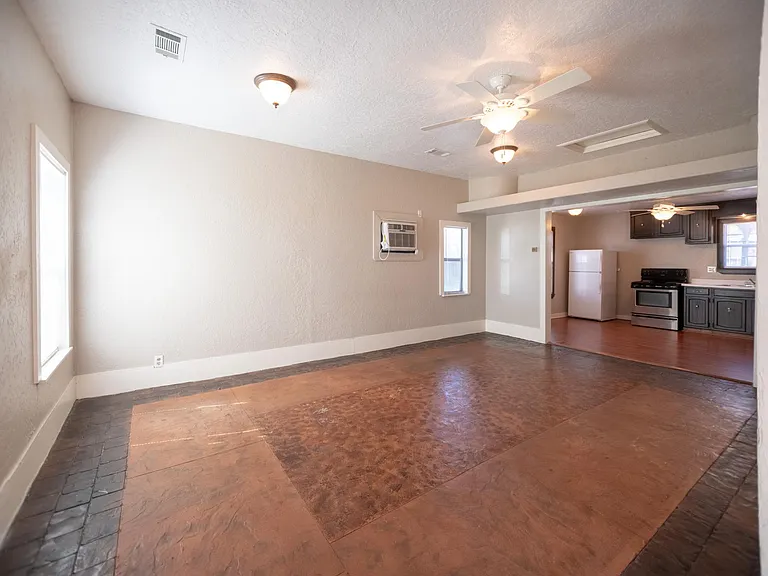 1725 Classen Blvd — Photo 3