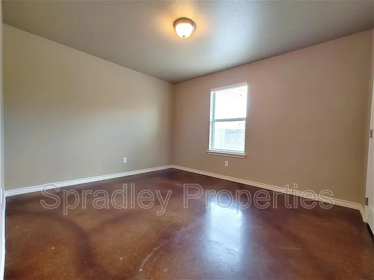 628 Laila Ln — Photo 8