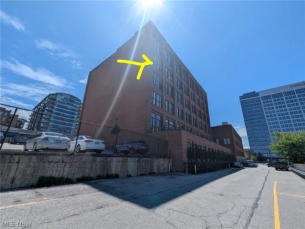2 bed, 2.0 bath, 957 sqft, $1,300 — Photo 4